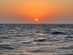 Ein Sonnenaufgang auf dem Meer