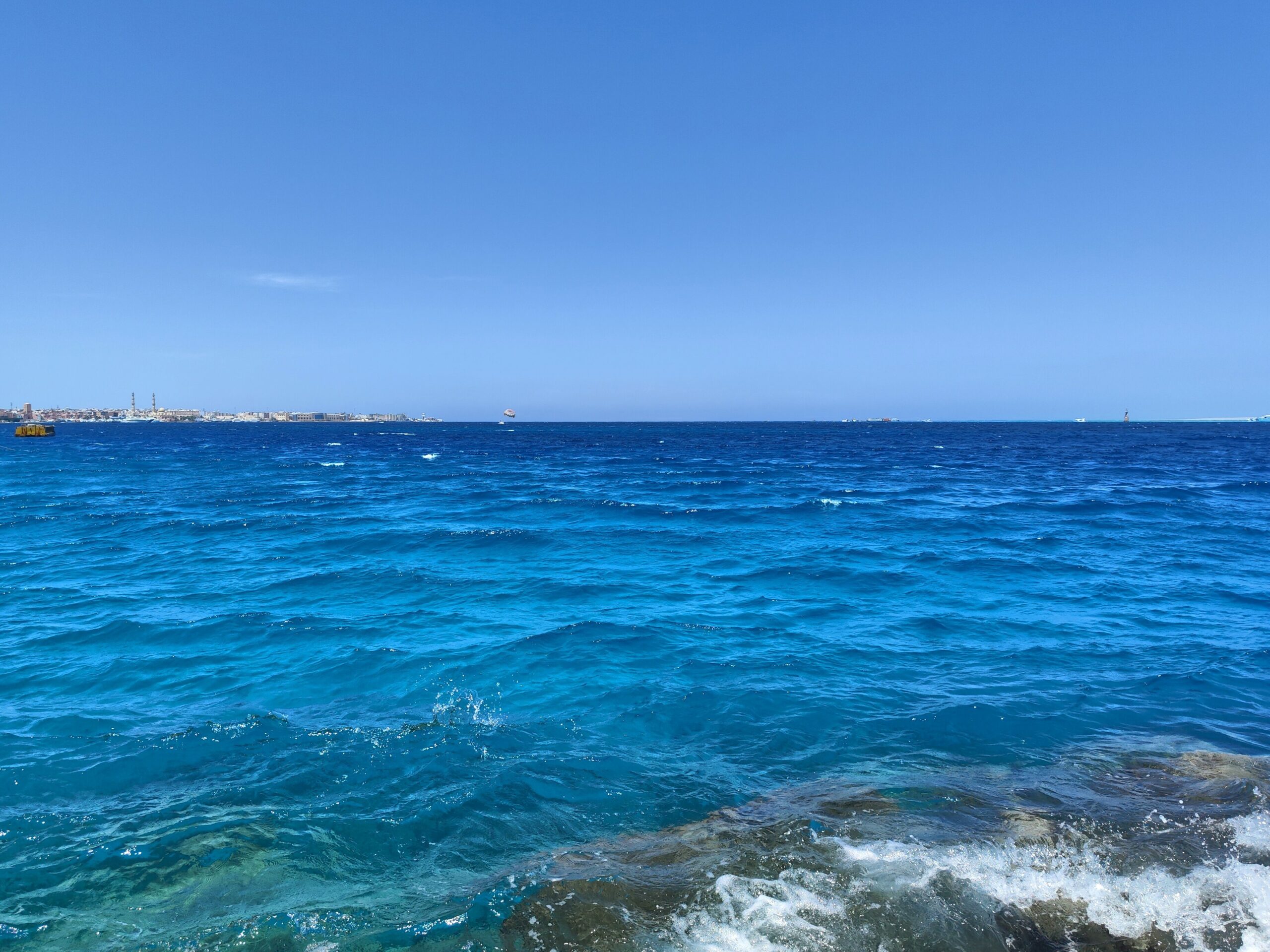 Wir begrüßen den Mai am Roten Meer