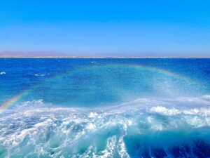 Ein Regenbogen im Blauen