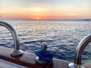 Die Sonne geht auf und wir starten Richtung Thistlegorm